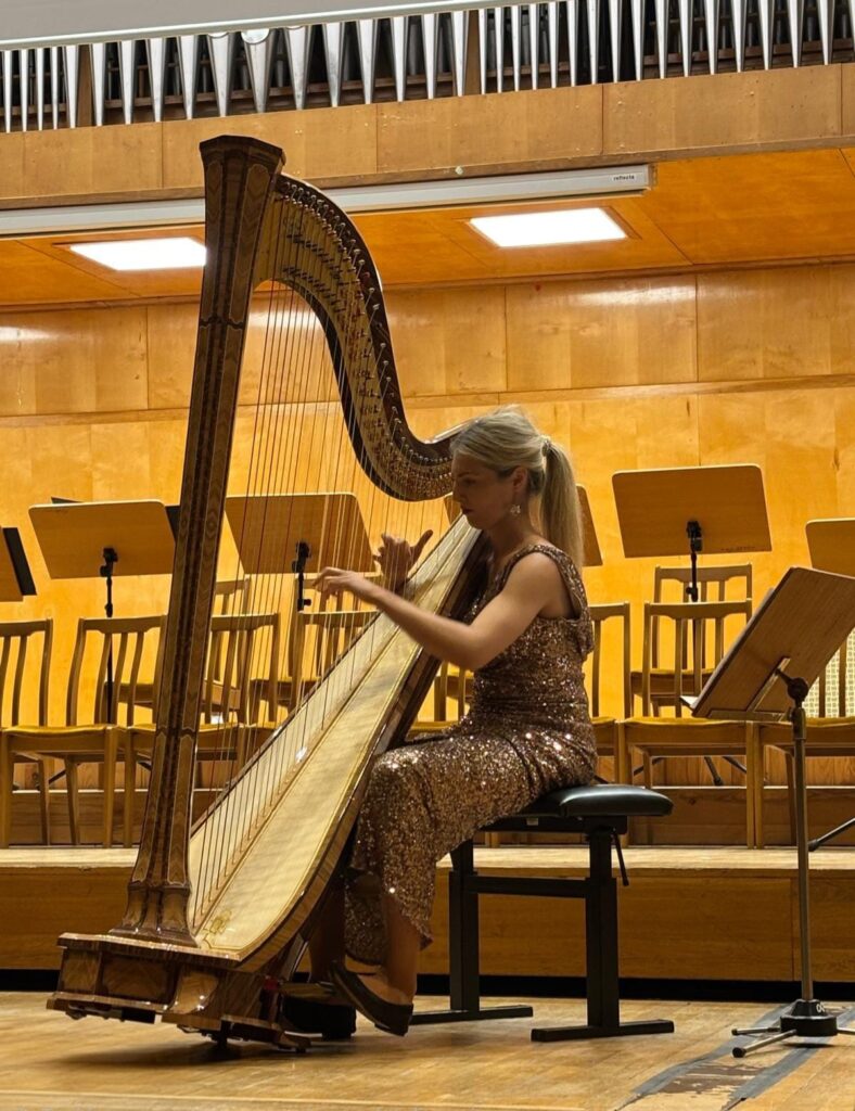Laura Laszloffy - harfistka
